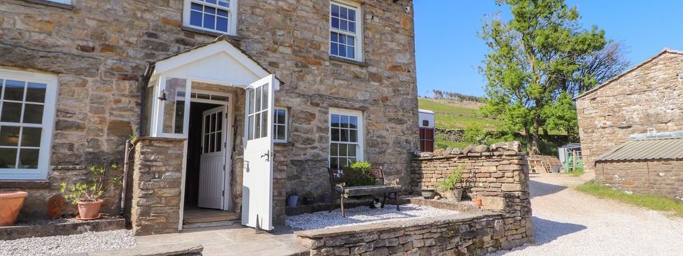 Roger Pot stone house with gravel pathway